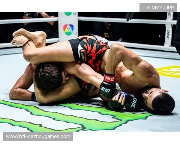 恩赫·奥吉尔第四回合降服安德雷德,加冕ONE雏量级综合格斗世界冠军