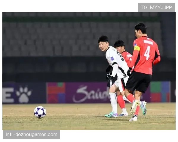 【2026年4月中超联赛·赛中·花絮视频回放显示精妙战术角球，上海海港队员跑位拉开空档创造机会